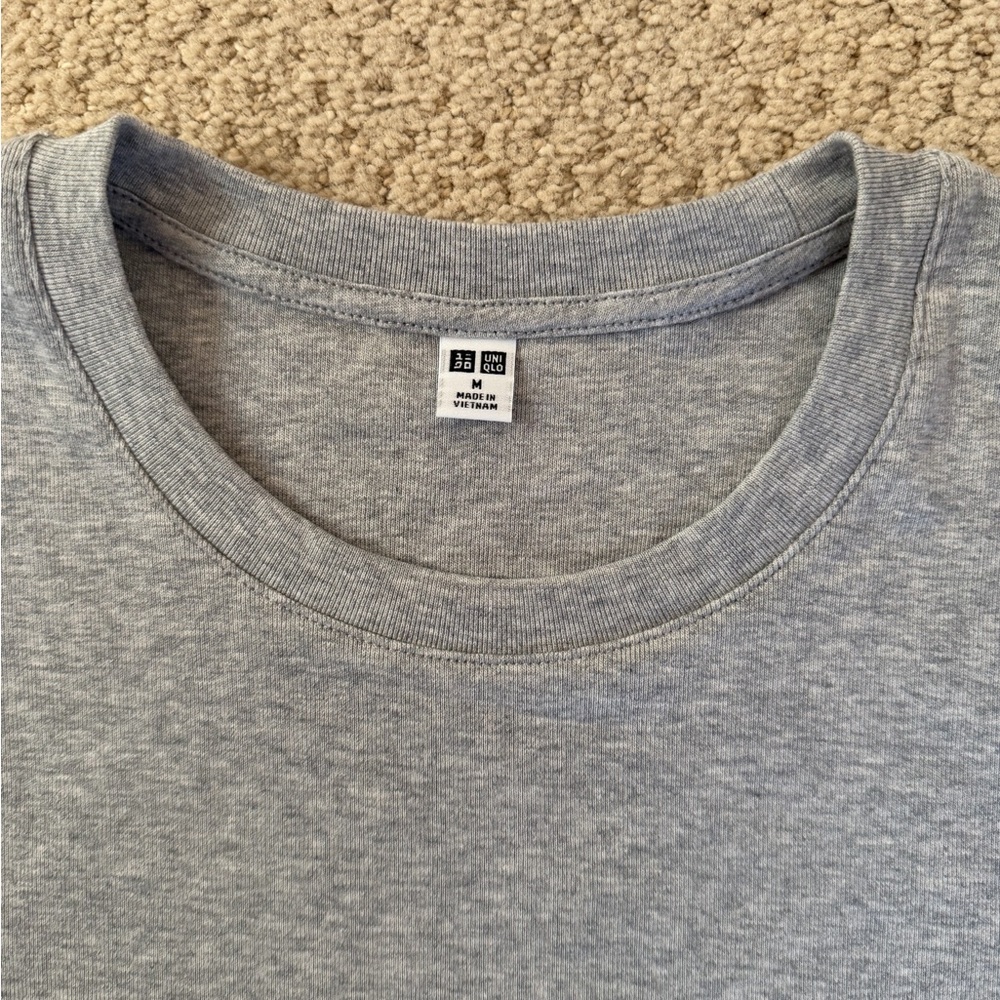 Uniqlo Gray Crewneck Tee